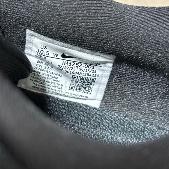 Nike Women's Black and White Athletic Shoes. Vomero Plus - Picture 12 of 12